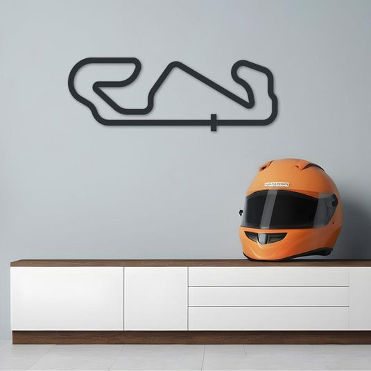 Réplica del circuito de Barcelona-Cataluña realizado en madera para decorar la pared