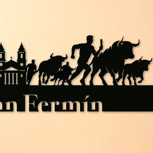 Detalle ampliado del skyline que representa el típico encierro durante San Fermín fabricado artesanalmente en madera DM pintada en negro.