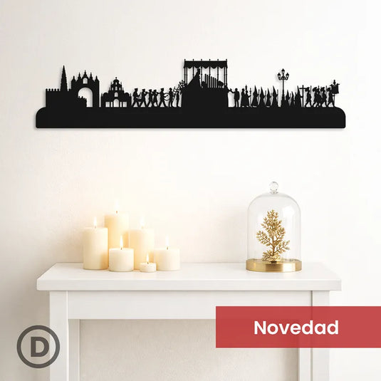 Skyline Esperanza Macarena de Sevilla en madera DM negro decorativo sobre pared blanco roto, silueta cofrade ideal para decoración de Semana Santa.