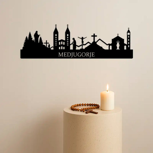 Skyline de Medjugorje en madera negra para decoración de pared, con la cruz del Krizevac, la Virgen y la Iglesia de Santiago