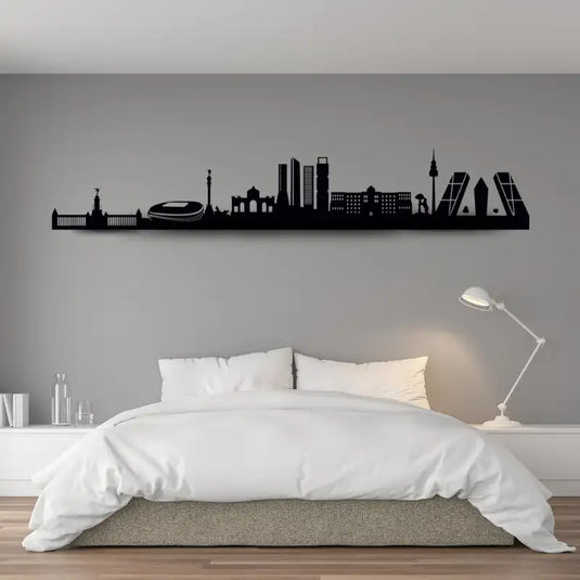 Skyline de Madrid colgado en la pared de una habitación | Ideal Para Decorar