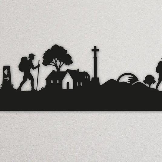 Detalle en primer plano del skyline Camino de Santiago en madera DM negra recortada con láser