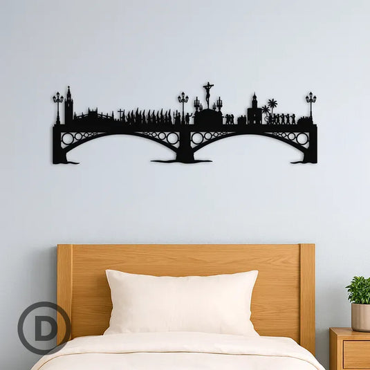 Silueta de madera de El Cachorro (Cristo de la Expiración) sobre el Puente de Triana en Sevilla, con nazarenos y faroles, decorando una pared de dormitorio.