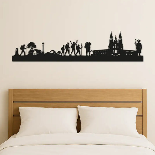 Skyline decorativo Camino de Santiago colocado como cabecero de cama de madera minimalista