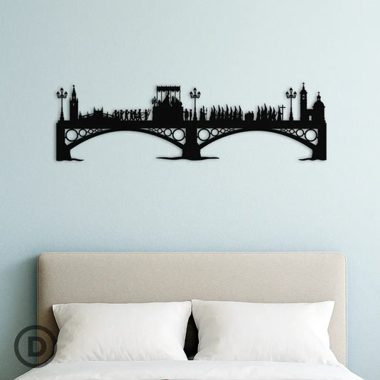 Silueta de madera de la Virgen de la Esperanza de Triana sobre el Puente de Triana en Sevilla, decorando una habitación moderna con estilo elegante.